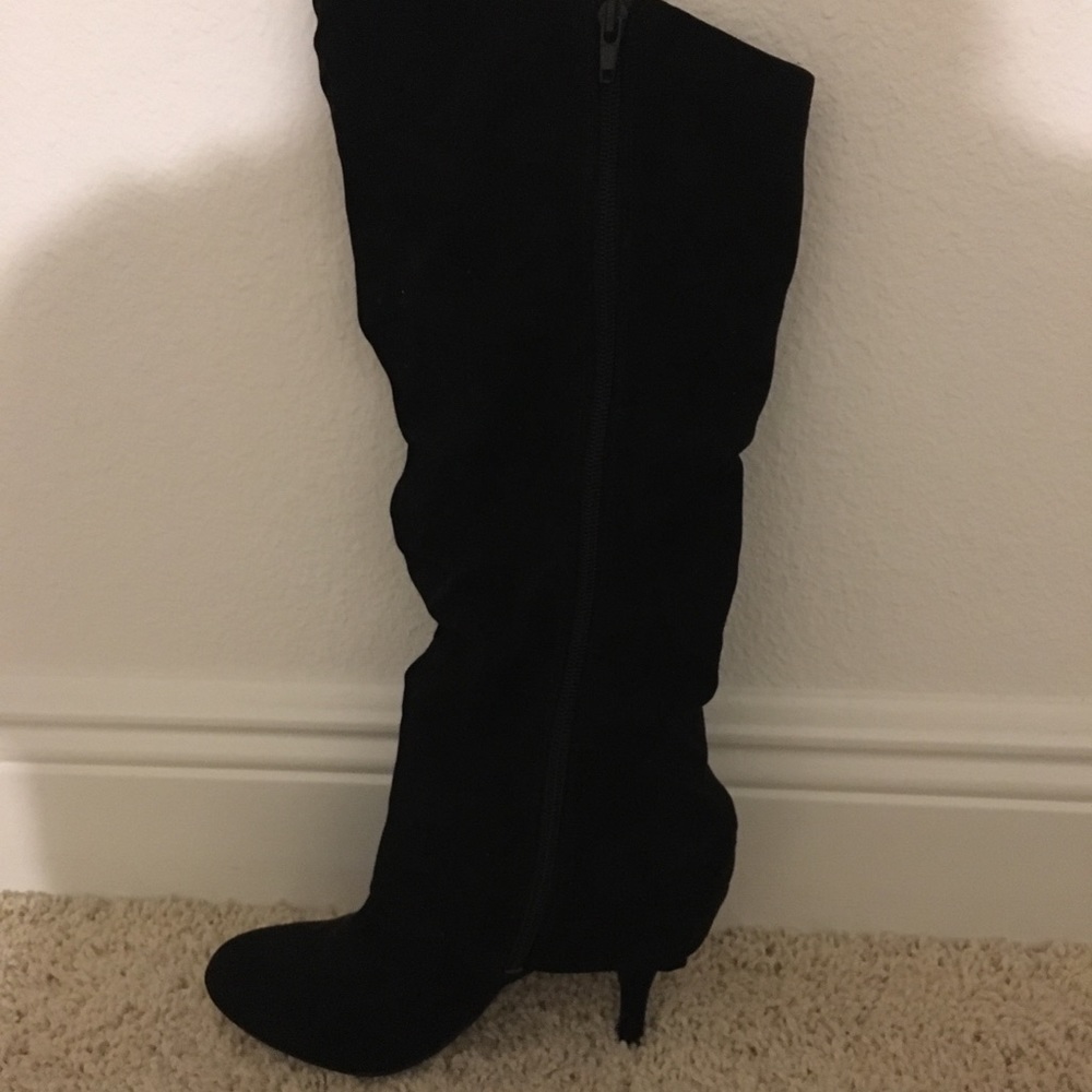 Women’s black knee boots